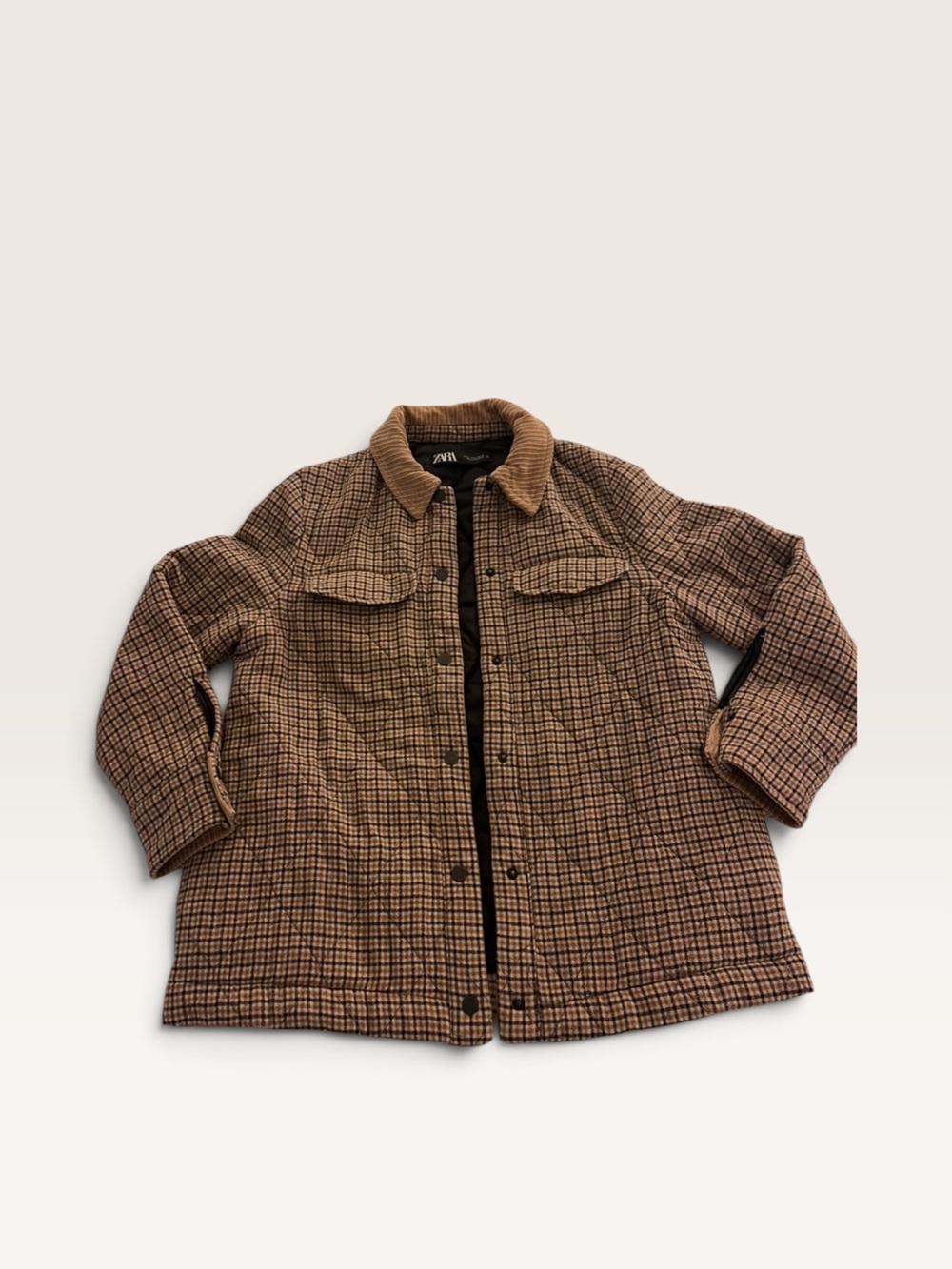 Zara Plaid
Quilted Jacket with a Corduroy Collar.
